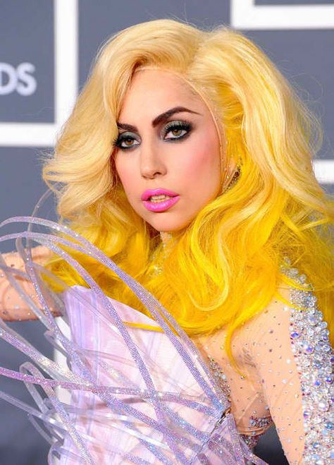 Lady Gaga makeup by Billy B Lady Gaga Wig, 70’s Hairstyles, Hairstyles Ombre, Blonde Colors, Billy B, Hairstyle Blonde, Hot Pink Lips, 70s Hair, Ombré Hair