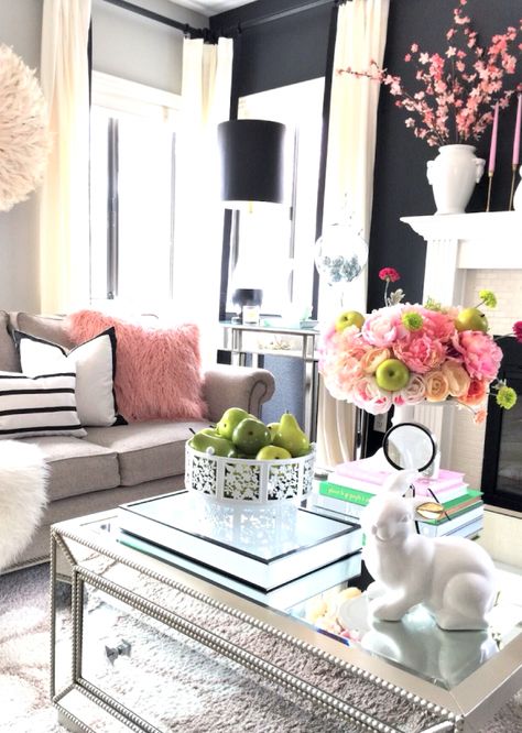 13 Kate Spade New York-Inspired Decor Ideas for Your Living Room via Brit + Co Kate Spade Home, Spring Living Room Decor, Spring Living Room, Modern Apartment Decor, Kate Spade Inspired, Design Blogs, Modern Houses Interior, Living Room Remodel, Family Room Design