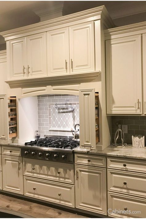 Kitchen Cabinets With Dark Floors, Cabinets With Dark Floors, Dark Floors Kitchen, Venetian House, Ivory Kitchen Cabinets, Vanilla Kitchen, Beige Kitchen Cabinets, Diner Kitchen, Granite Kitchen Countertops