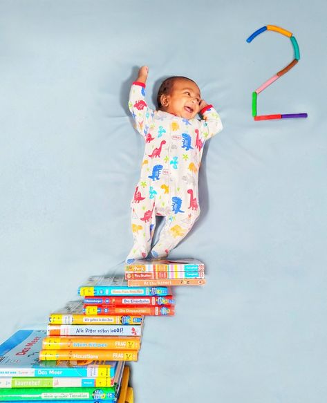 Books Photoshoot, Monthly Photoshoot, Baby Birthday Photoshoot, One Month Baby, Book Themes, Birthday Photoshoot, Baby Photoshoot, Baby Birthday, Baby Month By Month