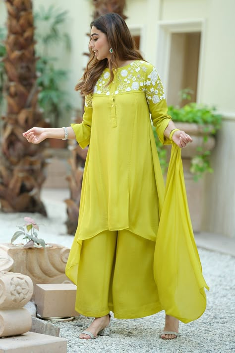 Shop for these amazing collections of Green Boat Draped Kurta And Palazzo Set For Women by Itara online at Aza Fashions. 2024 Suit For Women, Palazzo Styling Ideas, Aza Fashion Outfits 2024 Suits, Palazzo And Kurti, Drape Kurtis, Palazo Kurti, Plazo Kurti Design, Palazzo Kurti, Palazzo Kurta