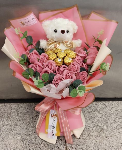 Bad Bunny Flower Bouquet, Flower Bouquet With Stuffed Animal, Bouquet Of Flowers Gift Birthdays, Bf Bouquet, Flower Bouquet And Chocolate, Chips Bouquet, Flower Bouquet Chocolate, Chocolate Flower Bouquet, Flower Glass Dome