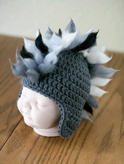 Moicana Crochet Mohawk, Earflap Beanie, Shower Curtain Liner, Crazy Hats, Crochet Tips, Hat Ideas, Hat Crochet, Yarn Projects, Kitchen Floor