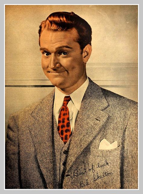 1943 Red Skelton. Loved watching him as a child...such talent. Fess Parker, Red Skelton, Old Time Radio, Star Pictures, Hollywood Actor, Old Tv, Famous Faces, Women In History, Vintage Photographs