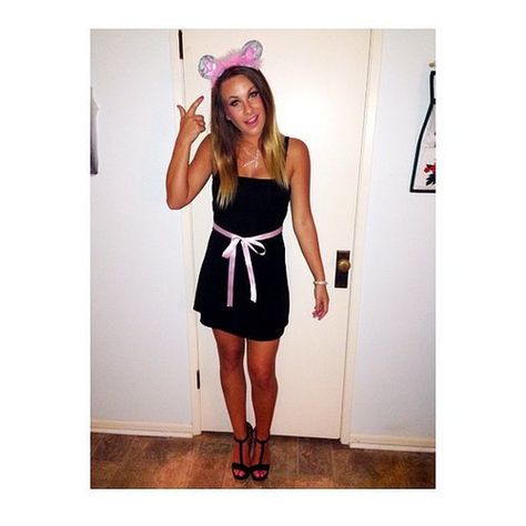 29 Ways to Channel Your Inner Mean Girl This Halloween Im A Mouse Duh, Mean Girls Halloween Costumes, Wonder Woman Diy, Mean Girls Costume, Mean Girls Halloween, 2000s Girl, Mouse Costume, Holloween Costume, Last Minute Costumes