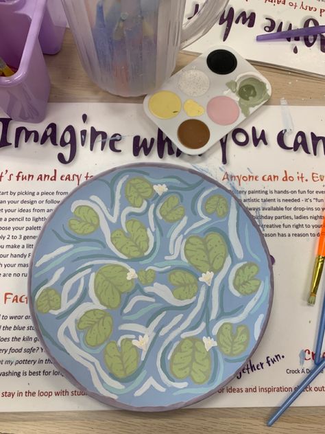 Lily Pad Ceramic Bowl, Lily Pad Pottery Painting, Lily Pad Pottery, Poetry Painting Ideas Plate, Paint A Pot Ideas Plate, Pottery Painting Mushroom, Pottery Painting Ideas Plates, Painting Pottery Ideas Easy, Clay Cottage