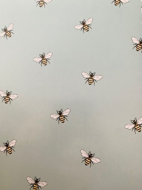 Bee Astethic, Bees Background, Spring Screensavers, Bees Aesthetic, Apple Watch Faces, Save The Bees, Bees Knees, Screen Savers, Phone Backgrounds