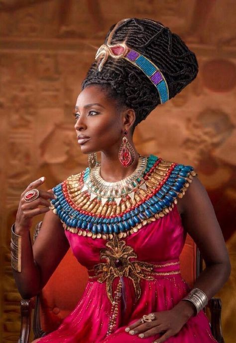 Egyptian queen in true historic reflection right down to her complexion...beautiful! Added by ChunkyDiva Queen Outfits, African Goddess, African Royalty, Hair Afro, Queen Nefertiti, African Queen, Afro Art, African Beauty, Black Women Art