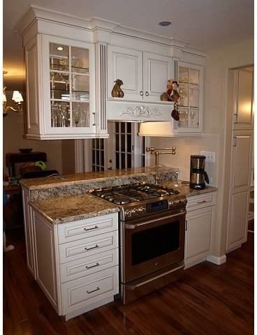 Range In Peninsula Kitchen, U Shaped Kitchen With Peninsula, Small Kitchens With Peninsulas, Kitchen Island With Cooktop, Brick Wall Kitchen, Island With Stove, Kitchen Island With Stove, Galley Kitchen Layout, Full Kitchen Remodel