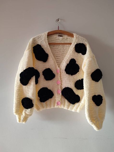 Bydna #pastoralprints Crochet Cow Cardigan, Cow Cardigan, Cow Embroidery, Oversized Chunky Sweater, Embroidery Cardigan, 3d Crochet, Chunky Oversized Sweater, Crochet Jumper, Cardigan Oversized