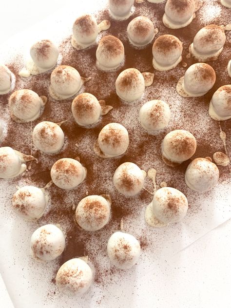 Snickerdoodle Cake Balls - Cookies & Calligraphy Snickerdoodle Cake Balls, Snickerdoodle Cake Pops, Snickerdoodle Balls, Snickerdoodle Cake, Doodle Cake, Cake Ball Recipes, Cake Pop Decorating, Cookie Ball, Cake Pop Recipe