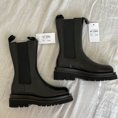 Ducie Kendall black boots Ducie London Kendall Boots, Kendall Boots, Fall Black Boots, Ducie London, London Shoes, Hunter Boots, Rubber Rain Boots, Black Boots, Original Box