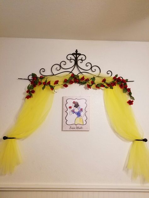 Snow White Bedroom Ideas, Snow White Room Decor, Snow White Nursery, Snow White Decor, Girl Nursery Disney, Snow White Bedroom, Snow Bedroom, Snow White Room, Nursery Disney