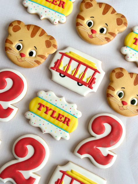 Galletitas daniel tigre Daniel Tiger Cookies, Tiger Cookies, Daniel Tiger Party, Daniel Tiger Birthday Party, Tiger Party, Tiger Birthday Party, Tiger Birthday, Daniel Tiger, Circus Party