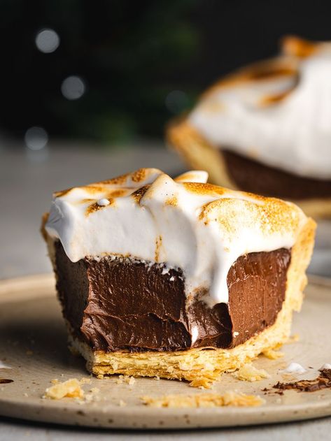 Chocolate Pie With Meringue, Chocolate Custard Pie, Pie With Meringue Topping, Meringue Clouds, Vegan Chocolate Pie, Chocolate Meringue Pie, Meringue Topping, Double Chocolate Cake, Chocolate Meringue