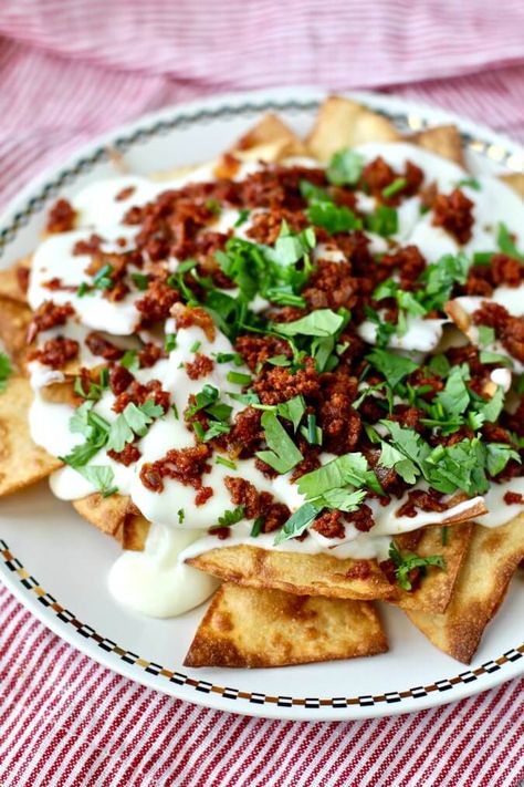 Chorizo Nachos #nachos #chorizo Chorizo Nachos, Chorizo Recipes Appetizers, Chorizo Appetizer, Chorizo Recipe, Homemade Chorizo, Beef Chorizo, Breakfast Nachos, Cranberry Salsa, How To Cook Chorizo