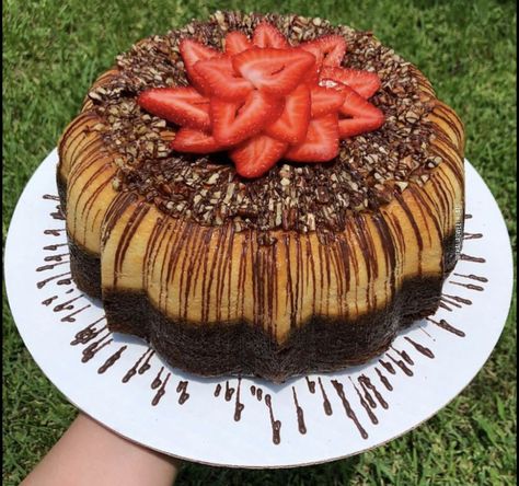 Chocoflan Decoration Ideas, Chocoflan Cake, Choco Flan, Chocoflan Recipe, Flan Cake, Creative Dessert Recipes, Bake Sale Recipes, Gourmet Cakes, Mexican Dessert Recipes