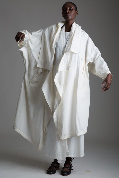 Vintage Issey Miyake Permanenete Coat Vintage Issey Miyake, White Clothing, Moda Vintage, Vintage Coat, Yohji Yamamoto, Looks Style, Issey Miyake, Contemporary Fashion, Japanese Fashion