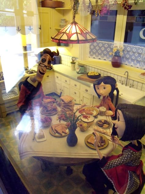 stop motion animation puppets | Coraline stop-motion animation puppets and sets on display... Laurence Anyways, Stop Motion Movies, Clay Animation, Coraline Art, Kubo And The Two Strings, Coraline Movie, Film Costumes, Coraline Aesthetic, Coraline Jones