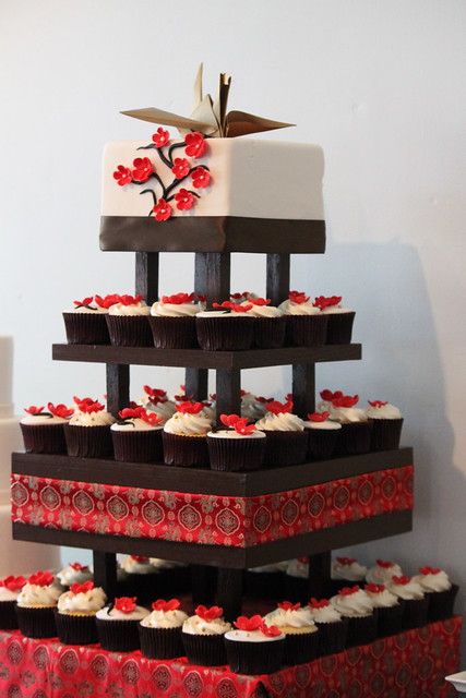 Mulan Themed Wedding, Japanese Marriage, Mulan Wedding, Viet Wedding, Sakura Cake, Hibachi Party, Chinese Theme Parties, Mulan Party, Japanese Theme Parties