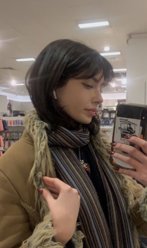 Dark Hair Bangs Short, Short Layered Fringe, Long Bob With Long Curtain Bangs, Dark Brown Bob Curtain Bangs, Short Thick Bangs Long Hair, Mini Curtain Bangs Short Hair, 90s Supermodel Bangs, Short Hair Bangs And Layers, Short Thick Curtain Bangs