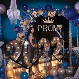 Royal Prom, Prom Planning, Parade Float Supplies, Prom Favors, Homecoming Themes, Prom Themes, Indian Bridesmaid Dresses, Prom Decor, Prom Theme