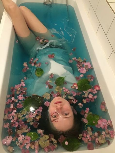 Pose Reference Bathtub, Laying In Tub Reference, Person In Tub Reference, In A Bathtub Reference, Bathtub Art Reference, Person In Bathtub Reference Drawing, Bath Tub Poses, Bathtub Pose Reference, Laying In Bathtub Reference