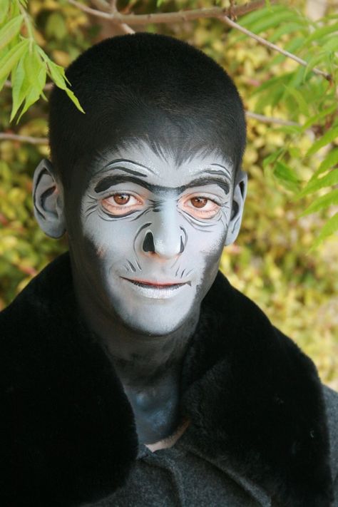 gorilla makeup Monkey Face Paint, Monkey Costumes, Carnival Makeup, Theatrical Makeup, Dramatic Makeup, Face Painting Halloween, Face Painting Designs, Monkey Business, Stage Makeup