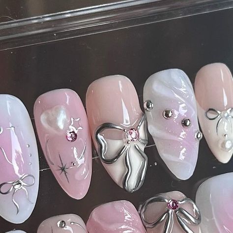 3d Gel Bow Nails, Chrome Coquette Nails, Coquette Bow Nails, Nails Design With Charms, 3d Bow Nails, Chrome Bow Nails, Wonyoungism Nails, Kawaii Nail Art Korean, Nana Inspired Nails