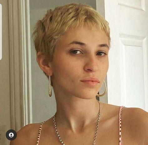 Style Undercut, Pixie Bob Cut, 2023 Pixie, Women Pixie Haircut, Haircut Transformation, Growing Out Hair, Buzzed Hair, Colourful Hair, Really Short Hair