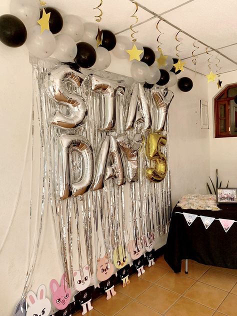 Skz Birthday Ideas, Stray Kids Party Ideas, Skz Birthday Party Ideas, Stray Kids Birthday Party Ideas, Skz Birthday, Hyunjin Birthday, Kids Deco, Birthday Decorations Kids, Birthday Planning