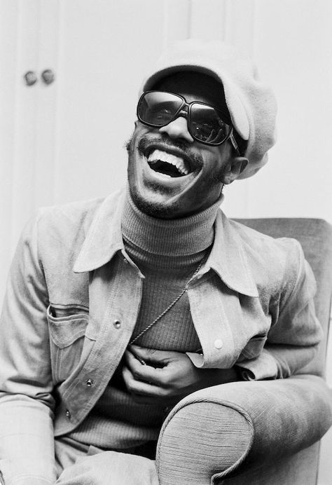 Stevie Wonder Songs In The Key Of Life Tour - Stevie Wonder 1976 - Esquire 70s Photos, Soul Singers, Black Music, Rhythm And Blues, Music Magazines, Stevie Wonder, Black N White Images, Soul Music, Music Legends