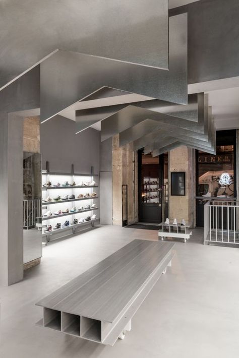 Store Sneaker, Sneaker Displays, Retail Interior Design, Paris Store, Boutique Interior Design, Store Interiors, Fashion Closet, Retail Store Design, Sneaker Stores