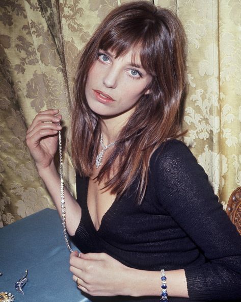 W Magazine on Instagram: “Rest In Peace, Jane Birkin. The British-born, French icon has passed away at the age of 76. After rising to fame in the 1960s and 70s, the…” Style Jane Birkin, Jane Birkin Style, Serge Gainsbourg, Charlotte Gainsbourg, Joan Jett, Wispy Bangs, How To Style Bangs, Jane Birkin, Irina Shayk