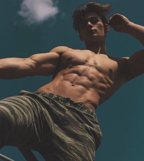 Man Looking Up, 남성 근육, Male Pose Reference, Male Photography, Photography Poses For Men, Male Poses, Shirtless Men, Poses For Men, Good Looking Men