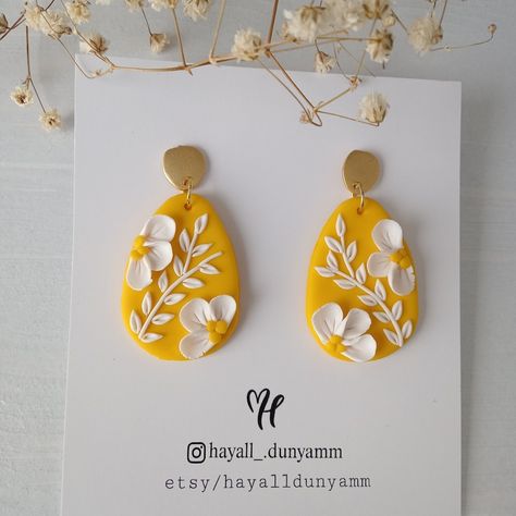 Floral Summer Earrings With Polymerclay - Etsy Floral Polymer Clay Earrings, Polymer Clay Earrings Ideas, Laser Earrings, Clay Embroidery, Random Products, Polymer Flowers, Clay Studs, Clay Designs, Polymer Clay Flower Jewelry