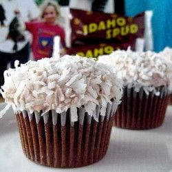 Idaho Spud Cupcakes Chocolate Coconut Cupcakes, Gourmet Cupcake Recipes, Candy Bar Cupcakes, Cup Of Cake, German Chocolate Cupcakes, Flavored Marshmallows, Small Cupcakes, Coconut Cupcakes, Candy Recipe