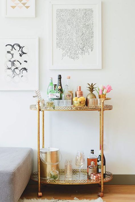 Kellee Khalil's NYC Apartment Tour | The Everygirl Bar Cart Inspiration, Bar Deco, Bandeja Bar, Gold Bar Cart, Bar Sala, Bar Cart Styling, Pub Set, New York City Apartment, Apartment Tour