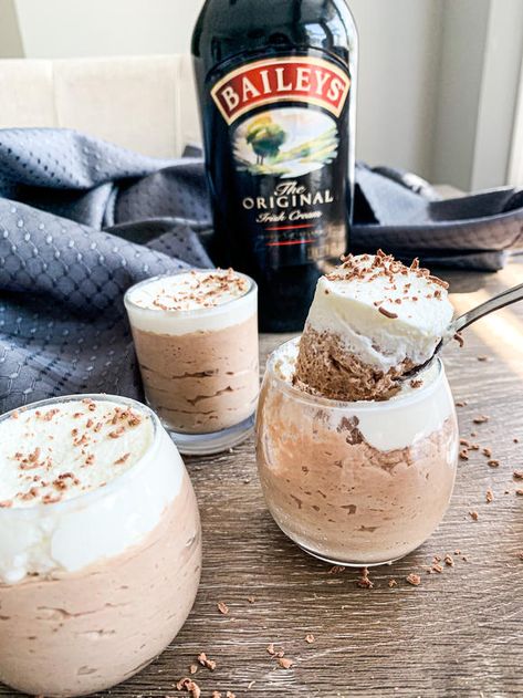 4 ingredient, Bailey's Chocolate Mousse Recipe! - News Break Baileys Chocolate Mousse Recipe, Baileys Chocolate Mousse, Baileys Mousse, Bailey Mousse, Choc Mousse, Chocolate Baileys, Dream Food, Chocolate Mousse Recipe, Mousse Dessert