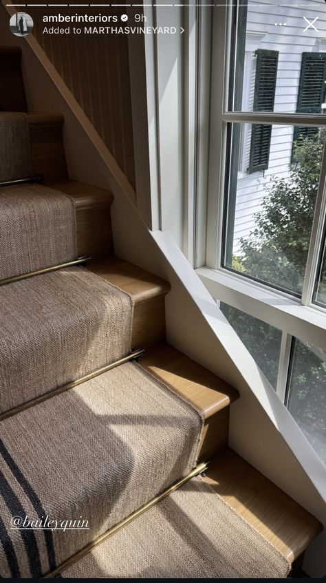 Brown Staircase, Black Railing, House Room, Light Oak, Railing, Interior And Exterior, Floor Rugs, Stairs, New Homes