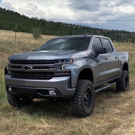 @davidc2021  2019 Z71 RST with a 6” BDS lift, #20x10 Fuel Mavericks and Ironman All Country #35s ・・・ #Chevy #Chevrolet #Silverado… New Pickup Trucks, Chevy Trucks Silverado, Silverado Truck, Chevy 1500, Trail Boss, Trucks Chevy, New Truck, Lifted Chevy Trucks, Chevy Pickup Trucks