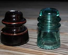 Electric Insulators Ideas Diy, Vintage Insulators Ideas, Telephone Insulators Ideas, Glass Insulators Repurposed, Insulators Repurposed Diy, Glass Insulator Ideas, Insulators Repurposed, Glass Insulator Candle Holder, Insulator Ideas