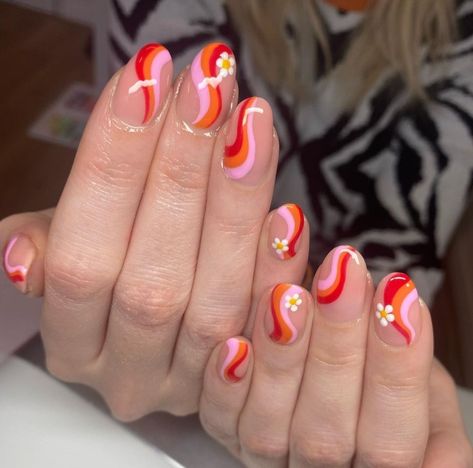 60s Inspired Nails, Nice Nails Ideas, Mcm Nails, 1960s Nails, 70s Nails Retro, 60s Nails, Retro Nail Art, Nail Art Design 2023, Moms Nails