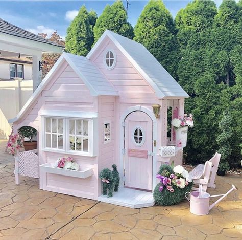 Kids Cubby Houses, Kids Playhouse Outdoors, Play Area Backyard, Backyard Kids Play Area, Deco Jungle, Backyard Playhouse, Wendy House, Kids Interior Design, Playhouse Outdoor