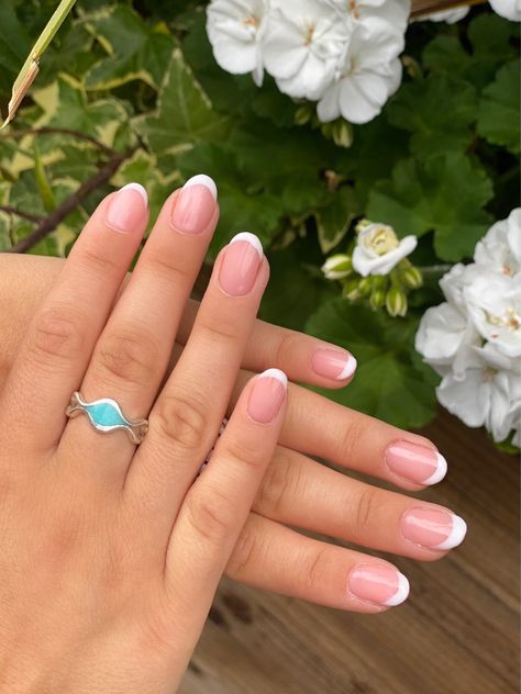 Painted Nail With French Tip, Biab Gel Nails Short French, Trendy French Manicure Almond, French Manicure Short Oval, French Manicure Short Almond Nails, Sns French Nails Oval, Round French Dip Nails, Short Gel Extension Nails French, Natural Gel French Manicure