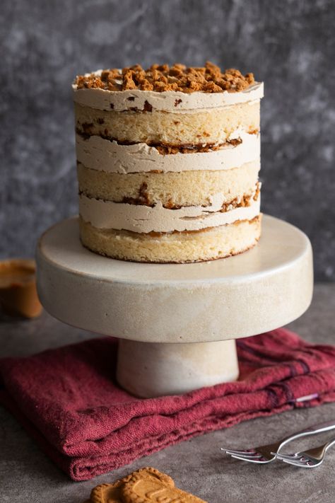 Biscoff Layer Cake Biscoff Layer Cake, Biscoff Cake, Layer Cake Recipes, Biscoff Cookies, Crunchy Cookies, Liquid Measuring Cup, Brownie Cake, Silicone Baking Mat, Vanilla Yogurt