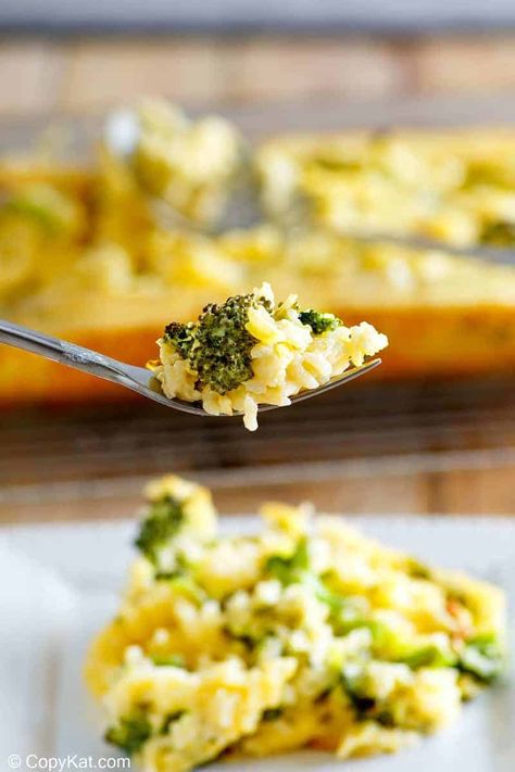 What To Eat With Broccoli, Cheese Whiz Recipes, Velveeta Broccoli Rice Casserole, Rice Cheese Casserole, Rice And Cheese Casserole, Broccoli Cheese Rice Casserole, Easy Broccoli Casserole, Broccoli Cheese Rice, Cook Broccoli