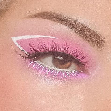 Kristina Webb, Mekap Mata, Indie Makeup, Cute Eye Makeup, Makijaż Smokey Eye, Eye Makeup Designs, Colorful Eye Makeup, Edgy Makeup, Makeup Eye Looks