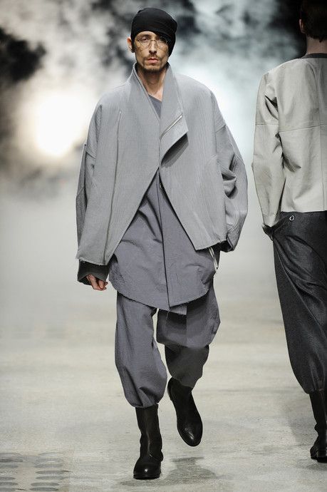 Damir Doma Damir Doma Menswear, Sci Fi Clothing, Damir Doma, Futuristic Fashion, Future Fashion, Moda Vintage, Yohji Yamamoto, Inspiration Mode, Men Looks