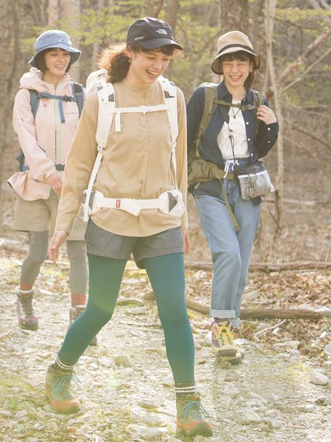 Japanese Hiking Outfit, Hiking Outfit Women Mountain, Mountain Climbing Outfit, Trekking Outfit Women, Trekking Outfit, Climbing Outfits, Hiking Girl, Hiking Outfit Women, Adventure Outfit